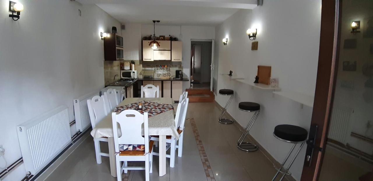 Appartement Casa Nicoladis à Zărneşti Extérieur photo
