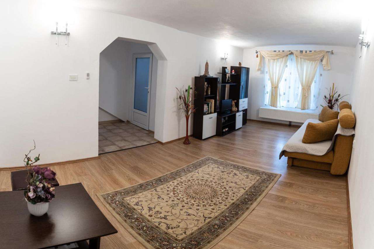 Appartement Casa Nicoladis à Zărneşti Extérieur photo